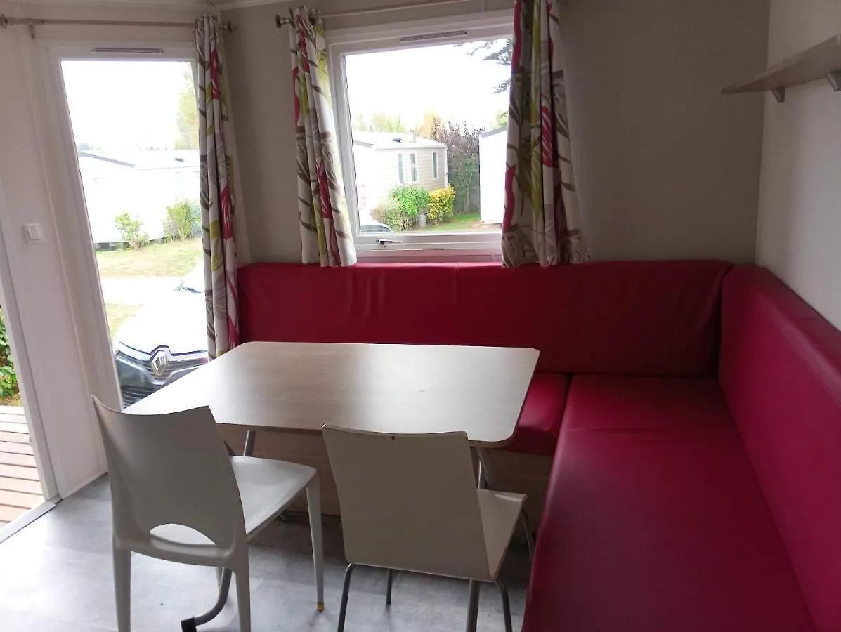 Holiday home Bungalow Confortable A Argences-En-Aubrac Avec Piscine